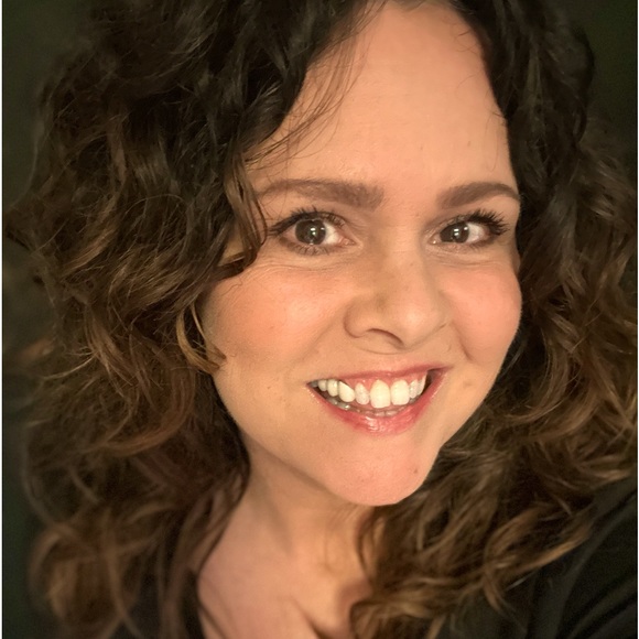 Like this Post to be Notified of Posh Shows. Let’s Get This Show Started. - Picture 11 of 16